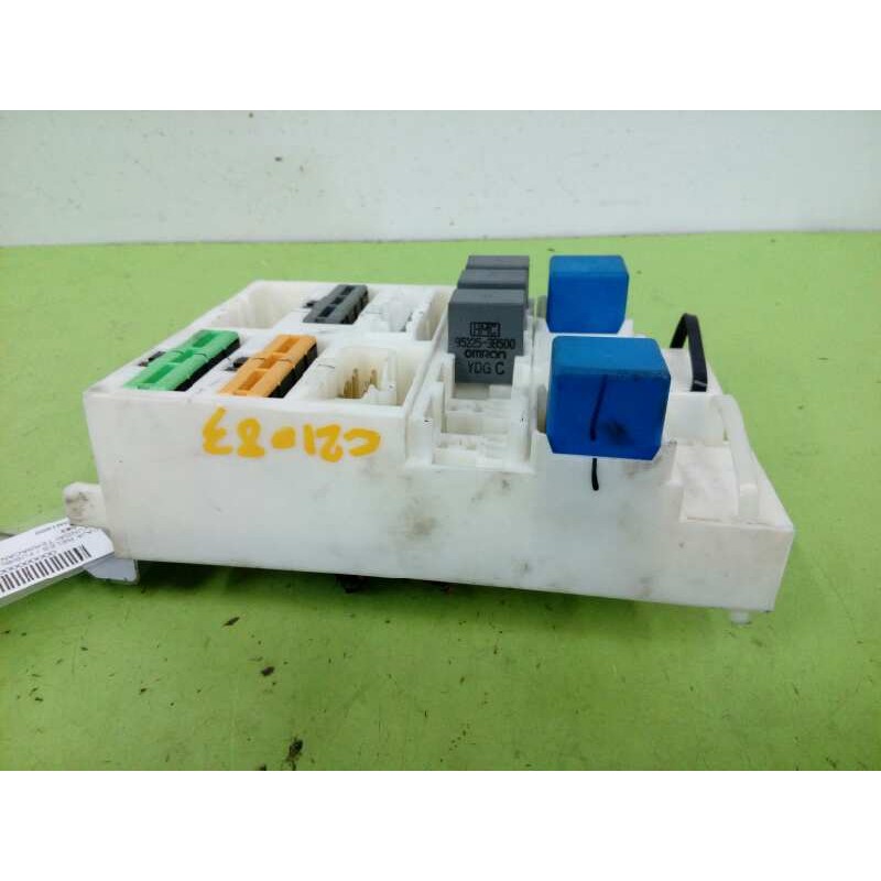 CAJA RELES / FUSIBLES