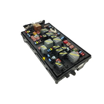 Recambio de caja reles / fusibles para opel insignia berlina 2.0 16v cdti referencia OEM IAM 13222782  