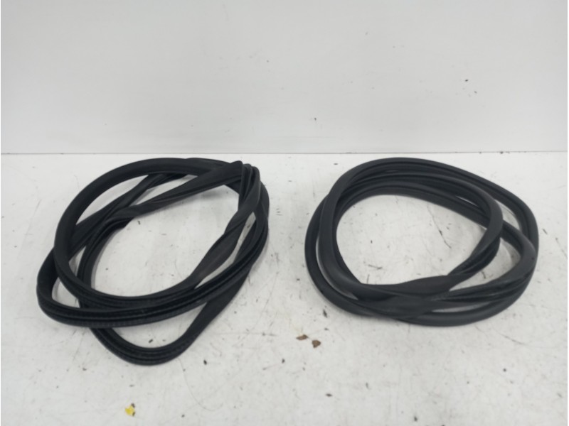 Recambio de gomas contorno puerta para mercedes-benz clase b (w245) 2.0 cdi cat referencia OEM IAM   