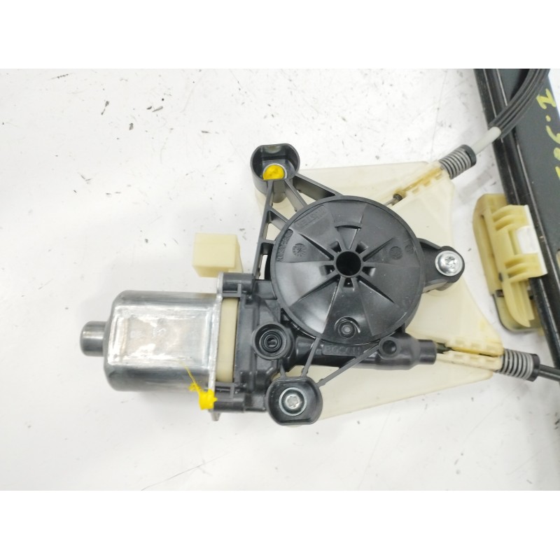 ELEVALUNAS DELANTERO IZQUIERDO 5Q0959802A