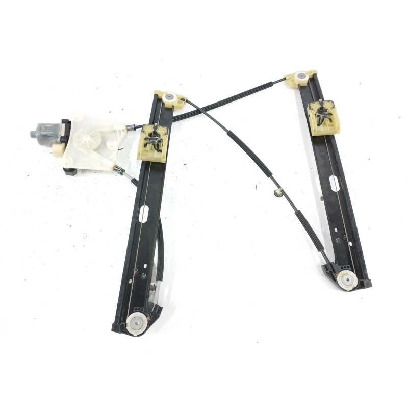 ELEVALUNAS DELANTERO IZQUIERDO 5Q0959802A