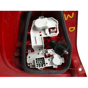 Recambio de piloto trasero derecho para ford fiesta (cb1) 1.25 16v cat referencia OEM IAM 8A6113404A  