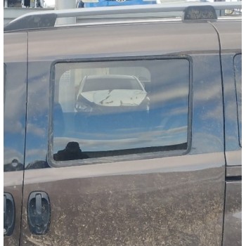 Recambio de luna lateral izquierdo para fiat doblo ii (152) 1.6 jtdm 16v referencia OEM IAM   