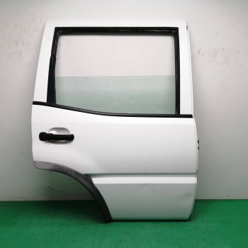 Recambio de puerta trasera derecha para nissan terrano/terrano.ii (r20) 2.7 turbodiesel referencia OEM IAM   