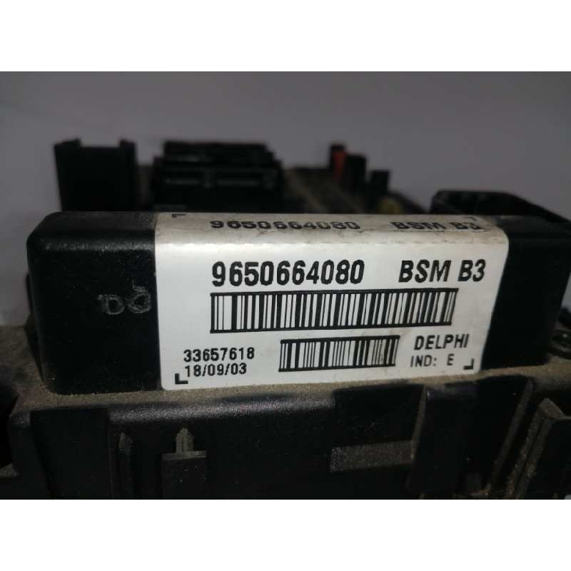 CAJA RELES / FUSIBLES