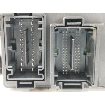 Recambio de caja reles / fusibles para opel corsa d 1.2 16v lpg referencia OEM IAM 13424261  