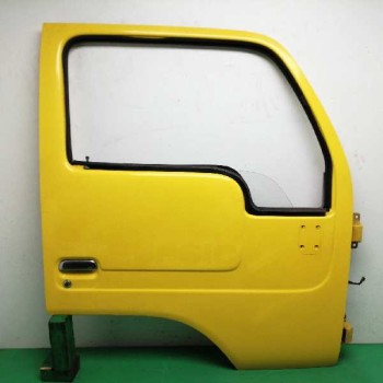 Recambio de puerta delantera derecha para nissan cabstar 01.04  3.0 diesel referencia OEM IAM   