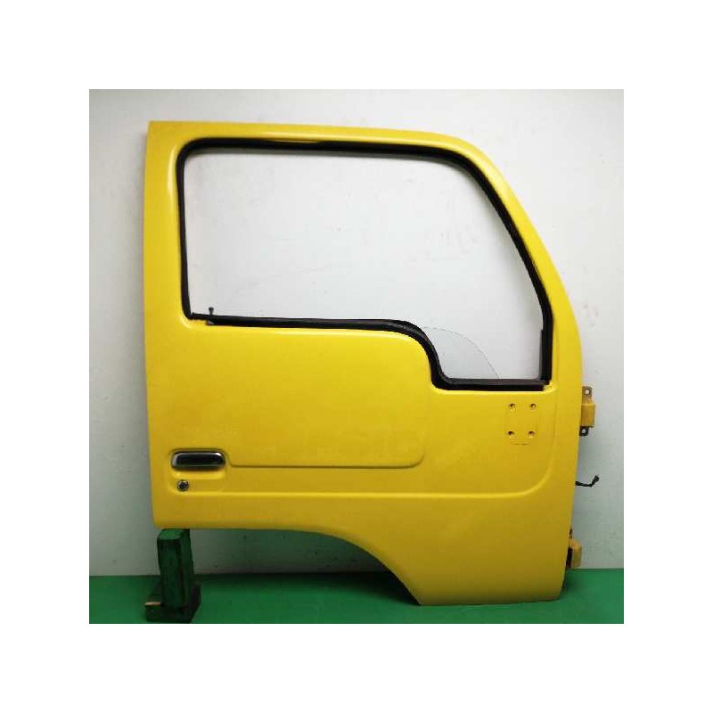 Recambio de puerta delantera derecha para nissan cabstar 01.04  3.0 diesel referencia OEM IAM   