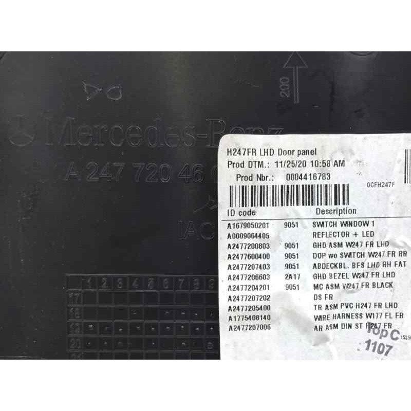 GUARNECIDO PUERTA DELANTERA DERECHA A2477204201