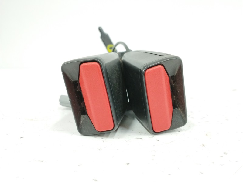 Recambio de enganche cinturon derecho para renault clio iv 0.9 referencia OEM IAM 878167711R TRASERO Recambio de enganche cinturon derecho para renault clio iv 0.9 referencia OEM IAM 878167711R TRASERO