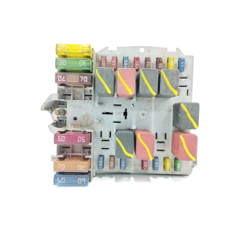 Recambio de caja reles / fusibles para fiat stilo (192) 1.9 jtd cat referencia OEM IAM 46796538  