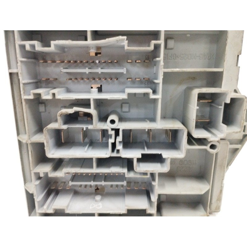 CAJA RELES / FUSIBLES