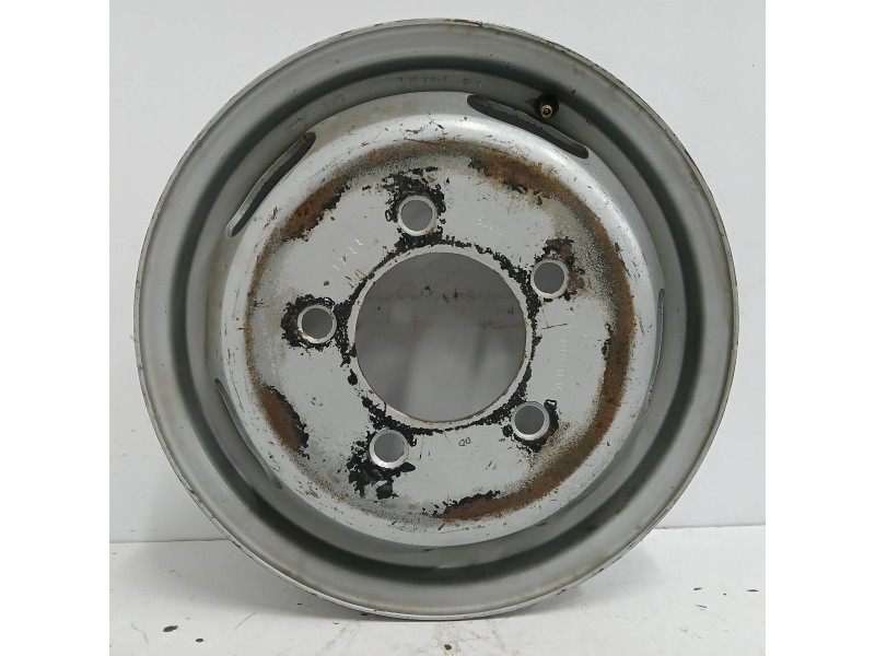 Recambio de llanta para nissan trade 2.8 d referencia OEM IAM 081050133C 5JX15 5H 5X160