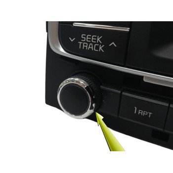 Recambio de sistema audio / radio cd para kia rio 1.2 cat referencia OEM IAM 961701W770CA BOTON DESGASTADO 
