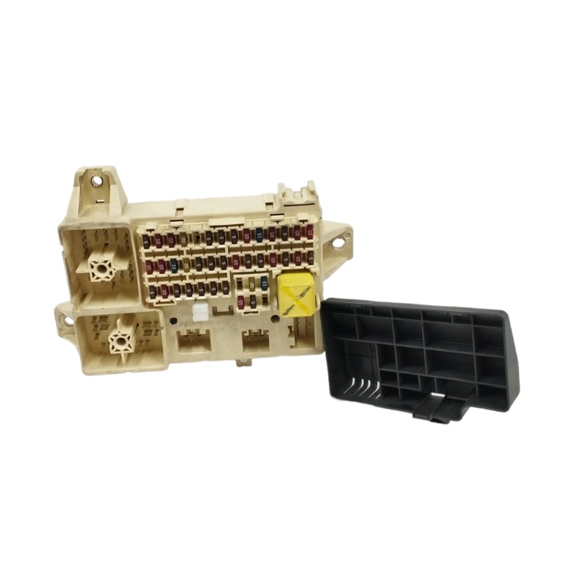 CAJA RELES / FUSIBLES