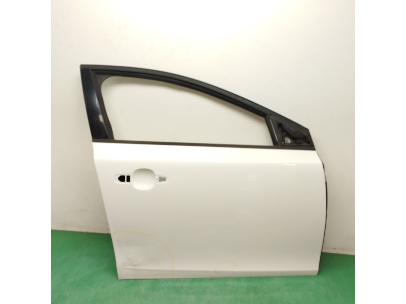 Recambio de puerta delantera derecha para volvo v40 1.6 diesel cat referencia OEM IAM 31402335 NECESITA REPARACION 