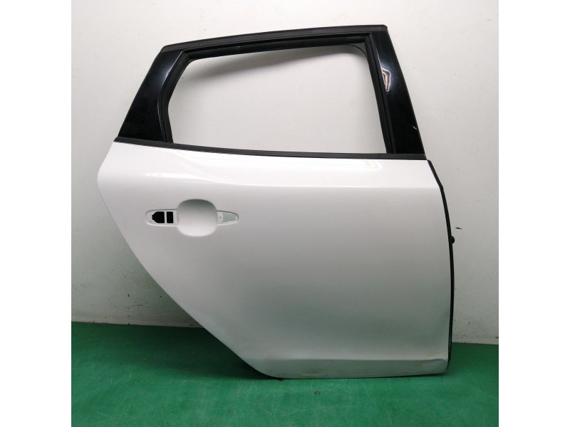 Recambio de puerta trasera derecha para volvo v40 1.6 diesel cat referencia OEM IAM 31402337 NECESITA REPARACION OBSERVAR FOTOS Recambio de puerta trasera derecha para volvo v40 1.6 diesel cat referencia OEM IAM 31402337 NECESITA REPARACION OBSERVAR FOTOS