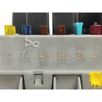 Recambio de caja reles / fusibles para alfa romeo 147 (190) 1.6 16v cat referencia OEM IAM 51742419  