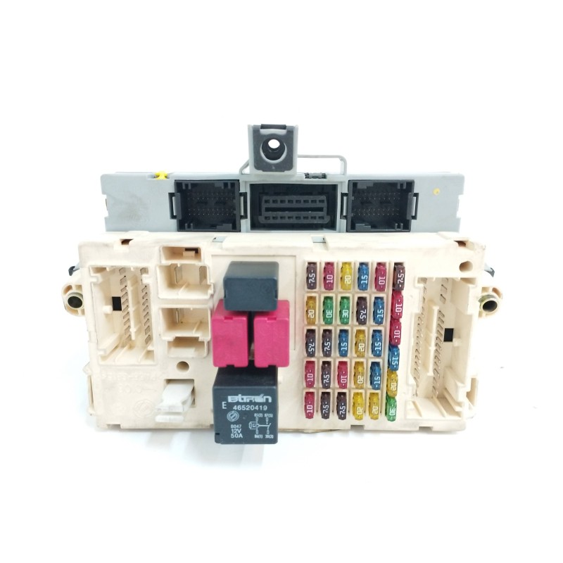 Recambio de caja reles / fusibles para alfa romeo 147 (190) 1.6 16v cat referencia OEM IAM 51711428  