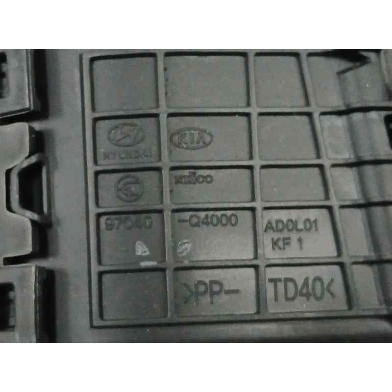 REJILLA AIREADORA TRASERA DEL APOYABRAZOS