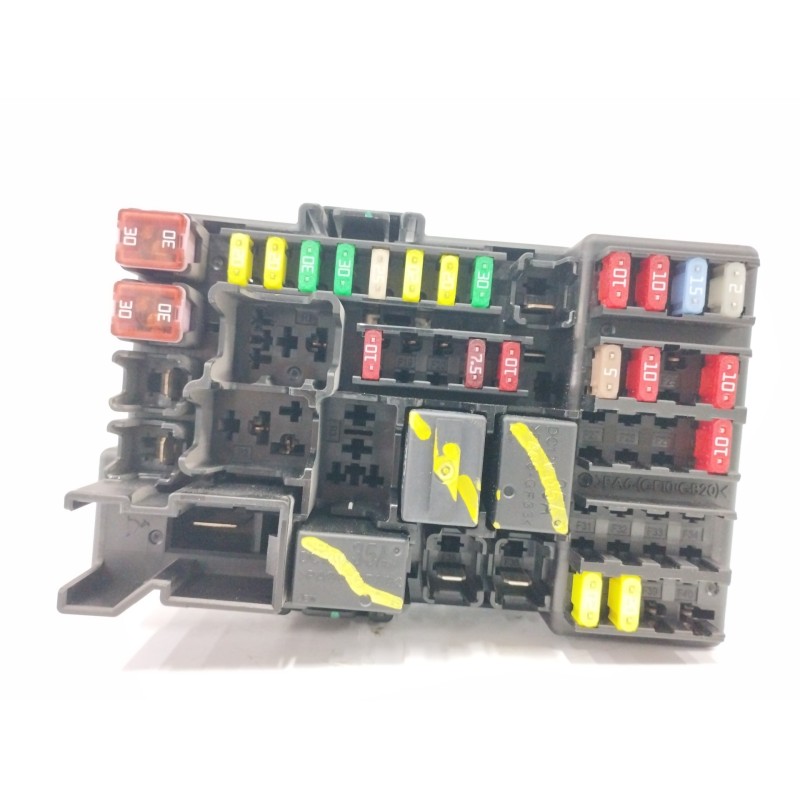 CAJA RELES / FUSIBLES