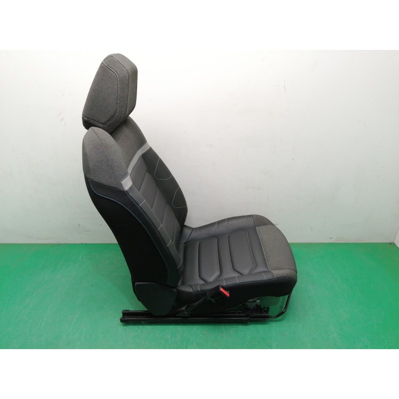 ASIENTO DELANTERO IZQUIERDO
