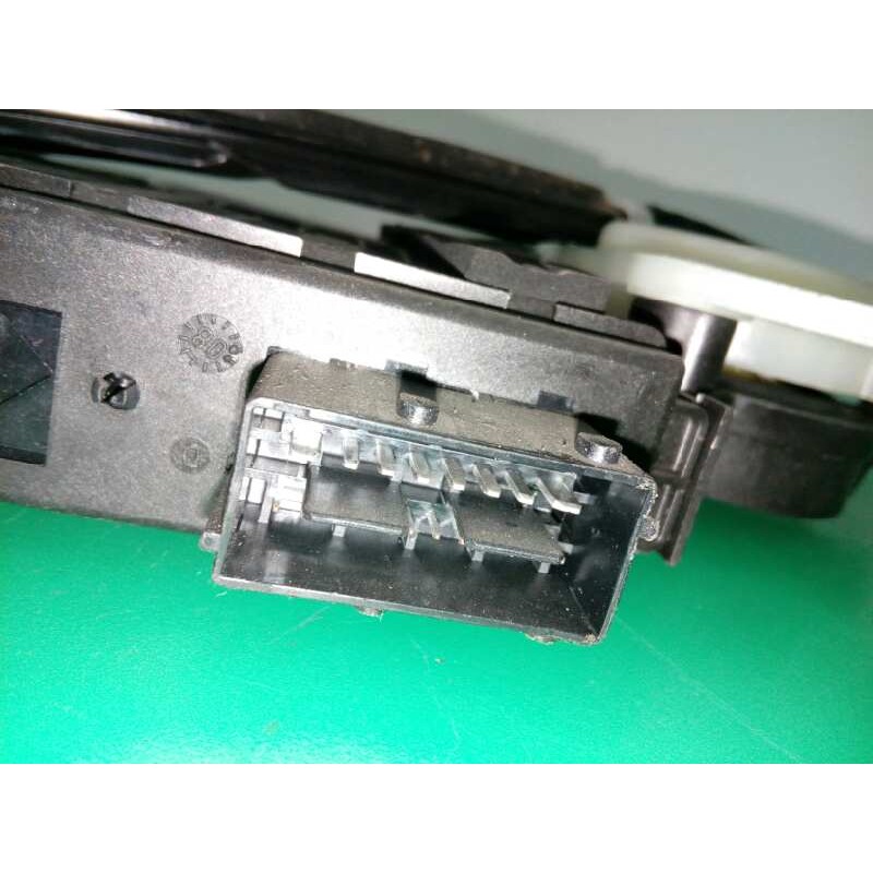 ELEVALUNAS DELANTERO DERECHO 9682495780