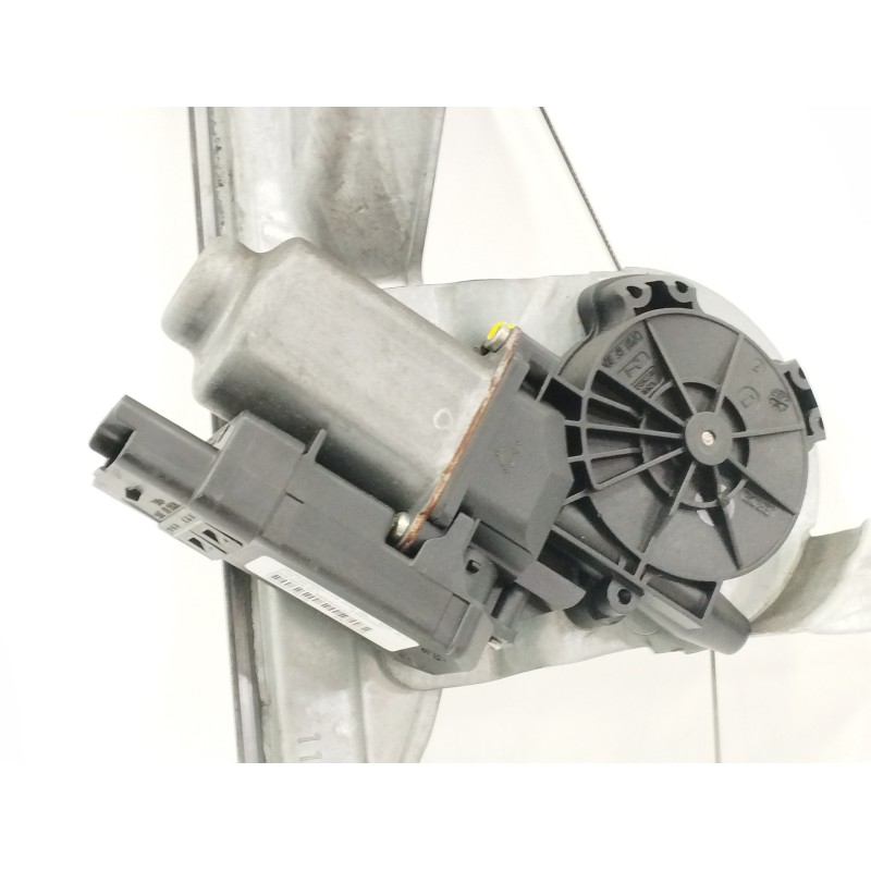 ELEVALUNAS DELANTERO IZQUIERDO