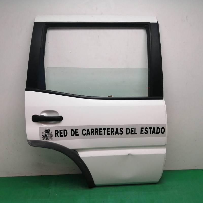 Recambio de puerta trasera derecha para nissan terrano/terrano.ii (r20) 2.7 turbodiesel referencia OEM IAM  OBSERVAR FOTOS 