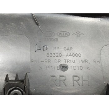 Recambio de guarnecido puerta trasera derecha para kia carens iv 1.6 gdi referencia OEM IAM 83320A4000  