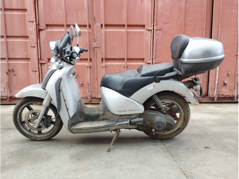Recambio de carroceria corte para aprilia scarabeo scarabeo 125 referencia OEM IAM   