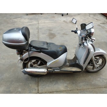 Recambio de carroceria corte para aprilia scarabeo scarabeo 125 referencia OEM IAM   