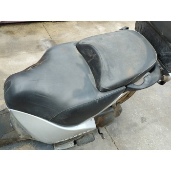 Recambio de carroceria corte para aprilia scarabeo scarabeo 125 referencia OEM IAM   