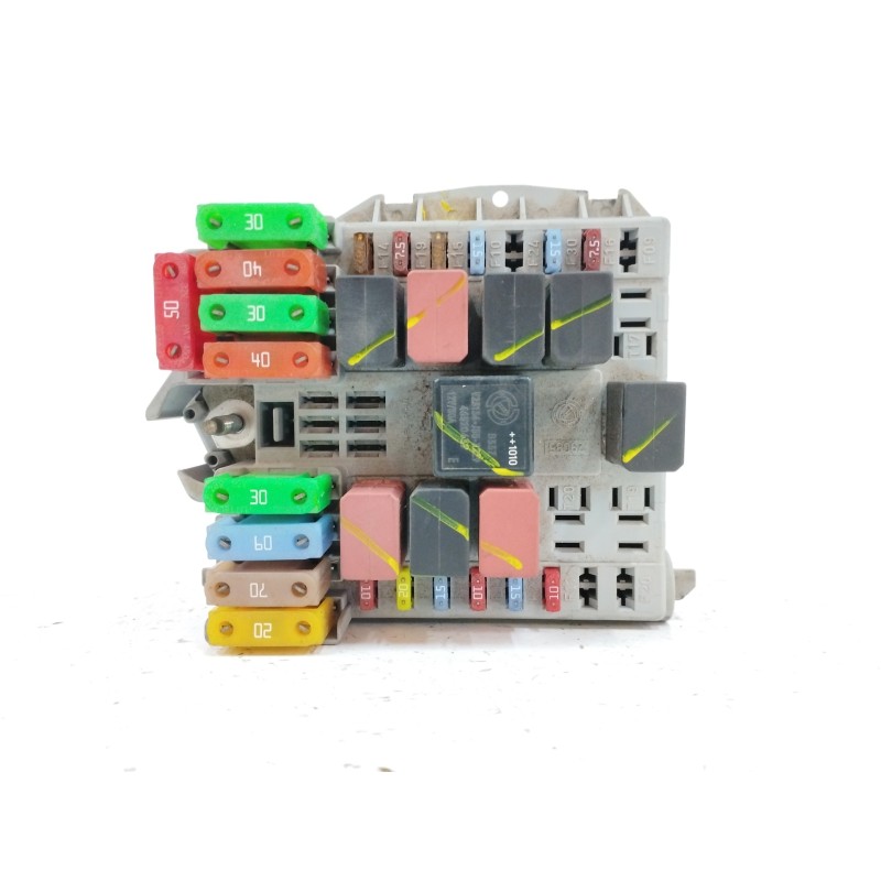 Recambio de caja reles / fusibles para fiat linea (110) 1.6 jtdm 16v cat referencia OEM IAM 51815360  