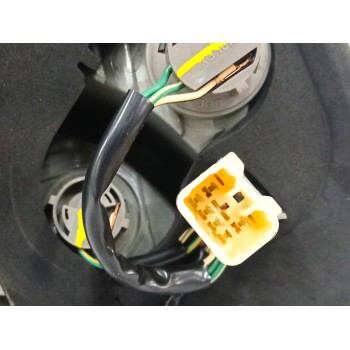 Recambio de piloto trasero derecho para toyota yaris 1.3 16v cat referencia OEM IAM 815510D370  