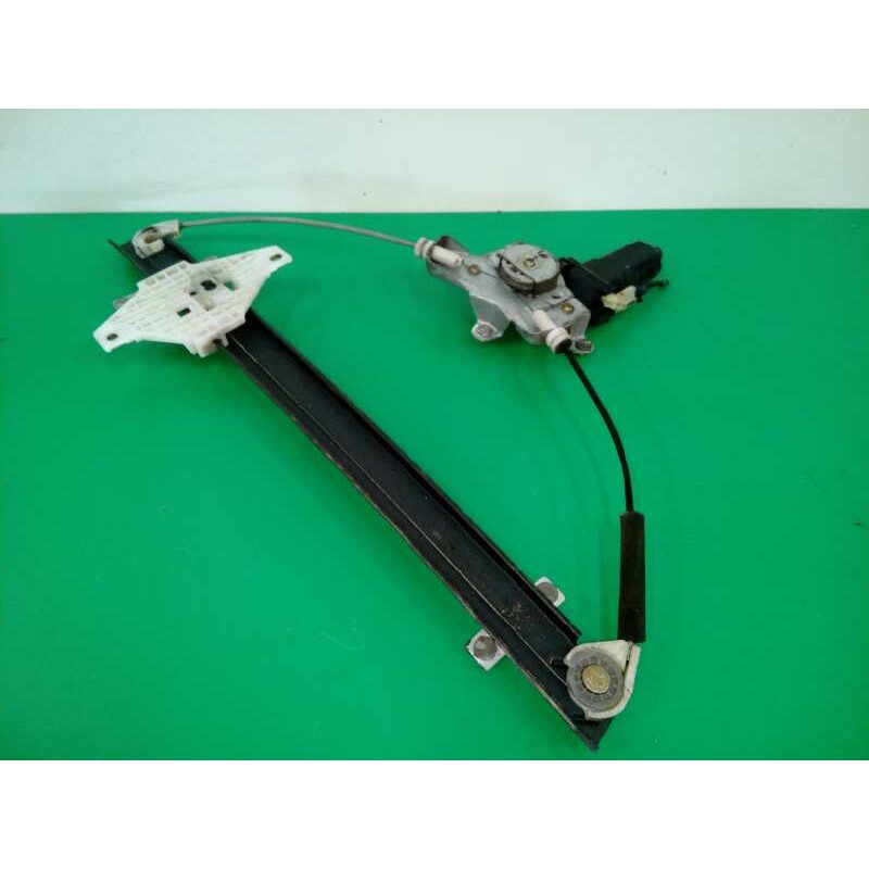 ELEVALUNAS DELANTERO IZQUIERDO 82450H1000