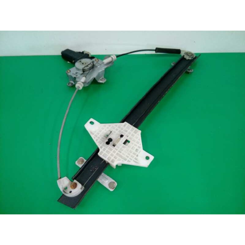 ELEVALUNAS DELANTERO IZQUIERDO 82450H1000