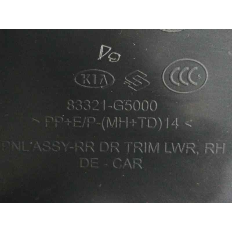 GUARNECIDO PUERTA TRASERA DERECHA