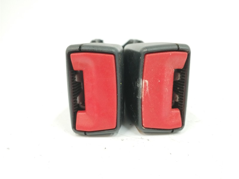 Recambio de enganche cinturon derecho para mazda 3 berlina (bk) 2.0 16v cat referencia OEM IAM  TRASERO 