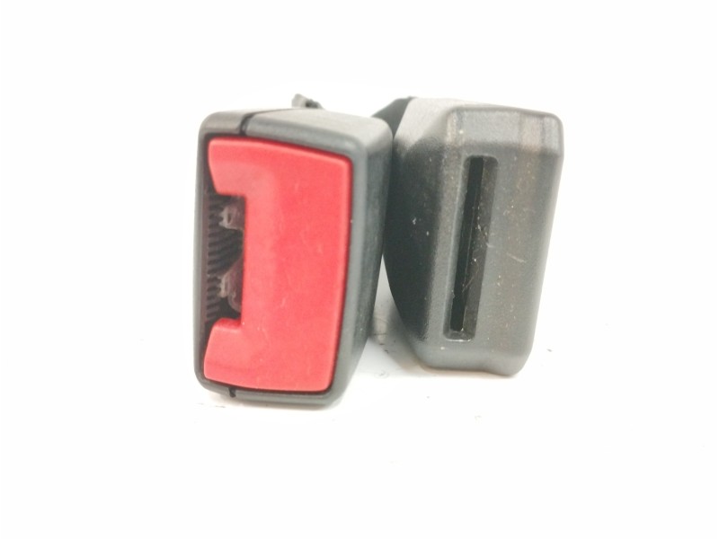Recambio de enganche cinturon izquierdo para mazda 3 berlina (bk) 2.0 16v cat referencia OEM IAM  TRASERO 