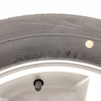 Recambio de neumatico repuesto para hyundai tucson (jm) 2,0 classic 4x2 referencia OEM IAM 529102E370 6,5JX16-46 5H 5X115