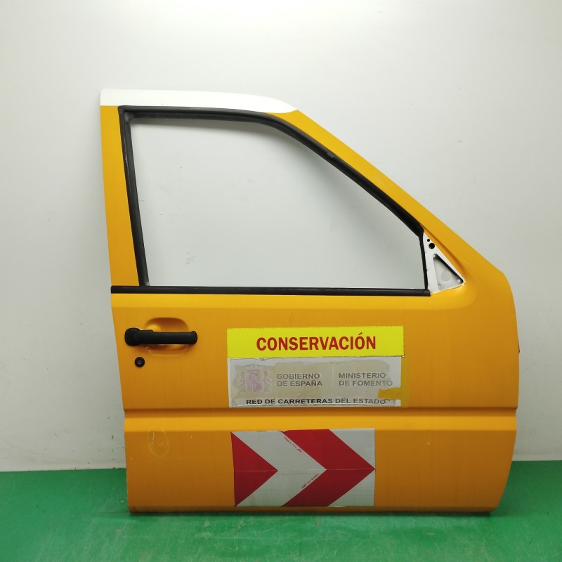 Recambio de puerta delantera derecha para nissan terrano/terrano.ii (r20) 2.7 turbodiesel referencia OEM IAM  OBSERVAR FOTOS 