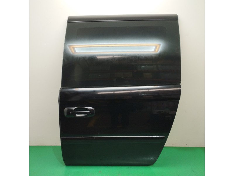 Recambio de puerta lateral corredera izquierda para chrysler voyager (rg) 2.8 crd cat referencia OEM IAM Recambio de puerta lateral corredera izquierda para chrysler voyager (rg) 2.8 crd cat referencia OEM IAM