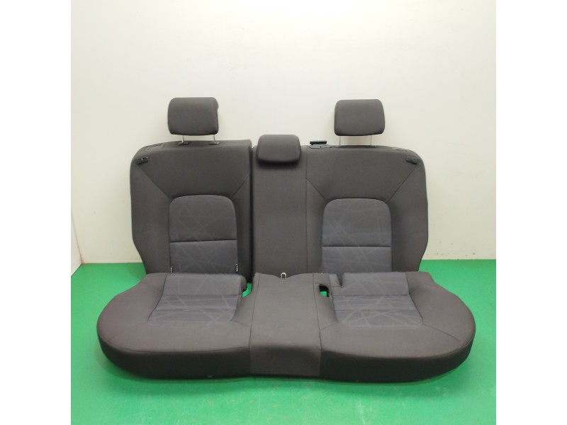 Recambio de asientos traseros para kia rio 1.2 cat referencia OEM IAM   