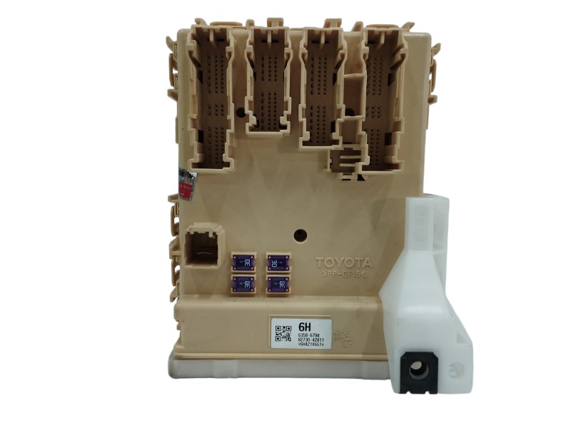 Recambio de caja reles / fusibles para toyota rav 4 2.0 d-4d cat referencia OEM IAM 8273042811  