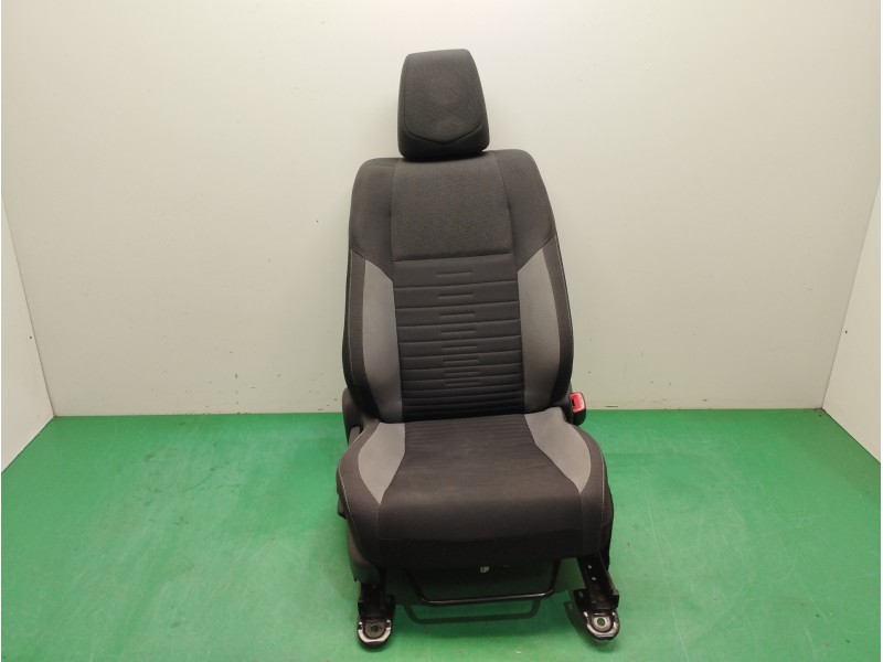 Recambio de asiento delantero derecho para toyota auris touring sports (e18) 1.8 16v cat (híbrido) referencia OEM IAM Recambio de asiento delantero derecho para toyota auris touring sports (e18) 1.8 16v cat (híbrido) referencia OEM IAM