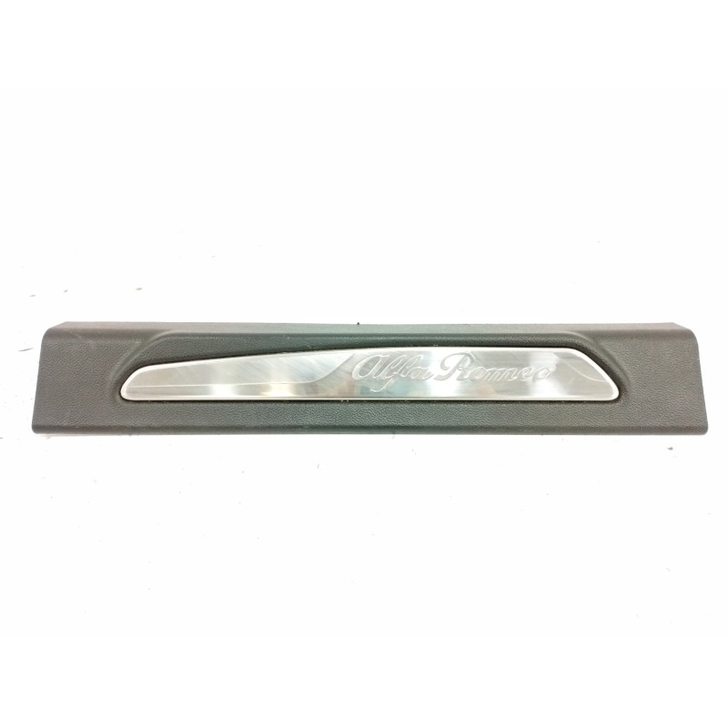 Recambio de molduras delanteras para alfa romeo giulia (952) 2.0 turbo cat referencia OEM IAM 156107576 BORDE DE UMBRAL PUERTA D