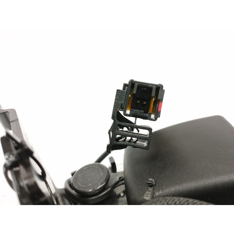 ENGANCHE CINTURON IZQUIERDO TRASERO 01561129520