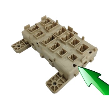 Recambio de caja reles / fusibles para lexus rx (_u3_) 400h awd (mhu38_) referencia OEM IAM  OBSERVAR FOTOS 