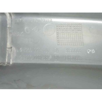Recambio de molduras traseras para nissan primastar furgoneta (x83) 2.5 dci 140 referencia OEM IAM 93850669 8200229880 93850668